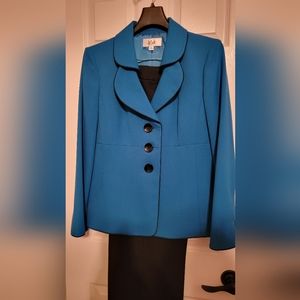 Ladies Le Suit Pant Suit